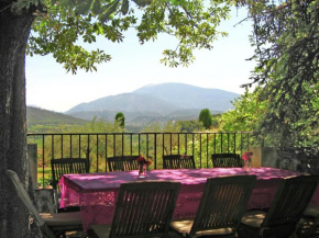 Гостиница Beautiful mansion with views of Mont Ventoux and with fenced private pool  Вэзон-Ля-Ромэн